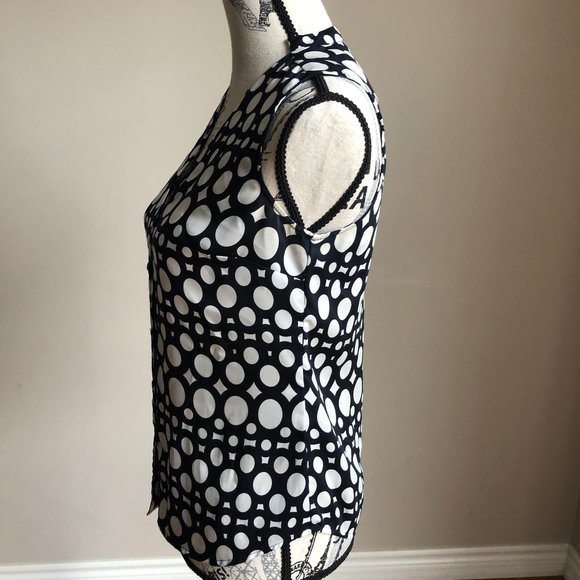 BR Sleeveless patterned V-neck button blouse - Picture 3 of 5